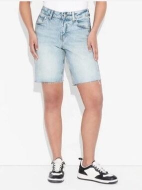 Wild Fable Women's Mid-Rise Easy Rigid Cut-off Jean Shorts Light Wash Sz. 2